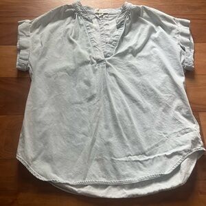 Cloth & Stone Light Blue Denim Like V-Neck Blouse